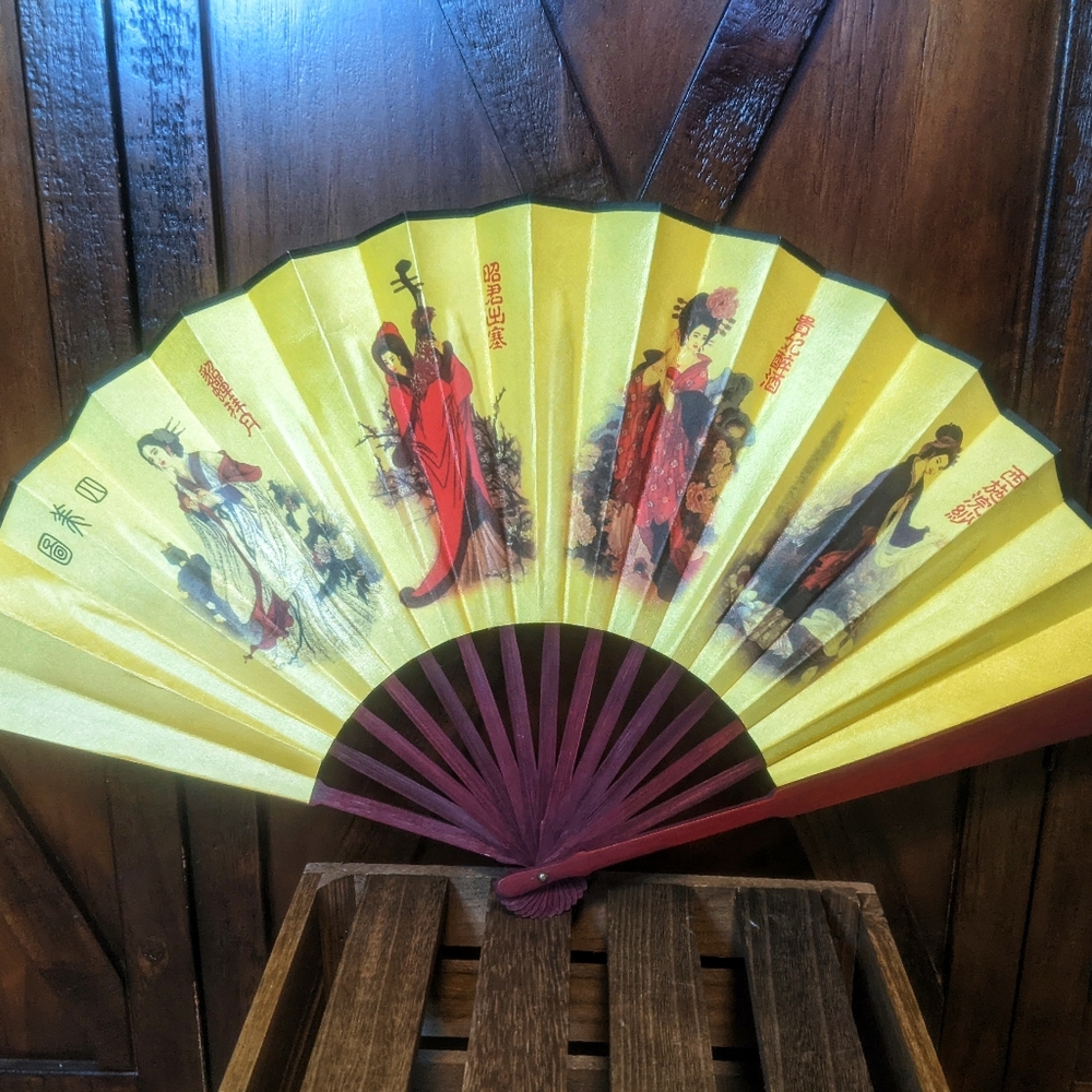 Authentic "Geisha" Chinese Fan